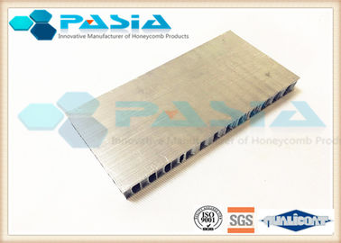 China Universelle Aluminiumbienenwaben-Platte mit herausgestellte und 1220 Millimeter-Breite des Randes und 2440 Millimeter-Länge fournisseur