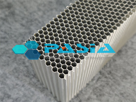 China Reine Aluminiumfolie, mit einem sechswertigen Chrom-Aluminium-Honigstockkern für hochwertige Anwendungen behandelt fournisseur