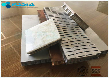 China Perforierter 6mm Seitenlängen-Aluminiumbienenwaben-materieller Kern-statischer zusammengesetzter Antiboden fournisseur