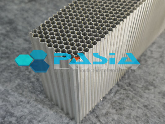 ISO 9001 Certified Aluminum Honeycomb Energy Absorber with Custom Pre Cut Dimensions and Expanded Cell Size for 4 Pin Support Fitment in Crash Dummies fournisseur