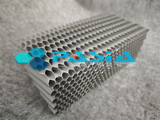 Flame Retardant Lightweigt Honeycomb Energy Absorber with High Heat Dissipation Pyramidal Structure Handling 15 KW/m² for Aerospace Chamber Lining fournisseur